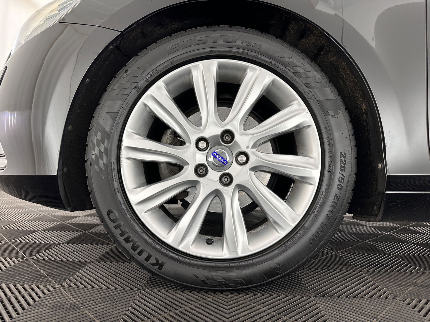 Volvo V40 1.6 D2 Summum *FULL-LEATHER | XENON | NAVI-FULLMAP | CAMERA | COMFORT/HEATED-SEATS | 17''ALU | TOWBAR*