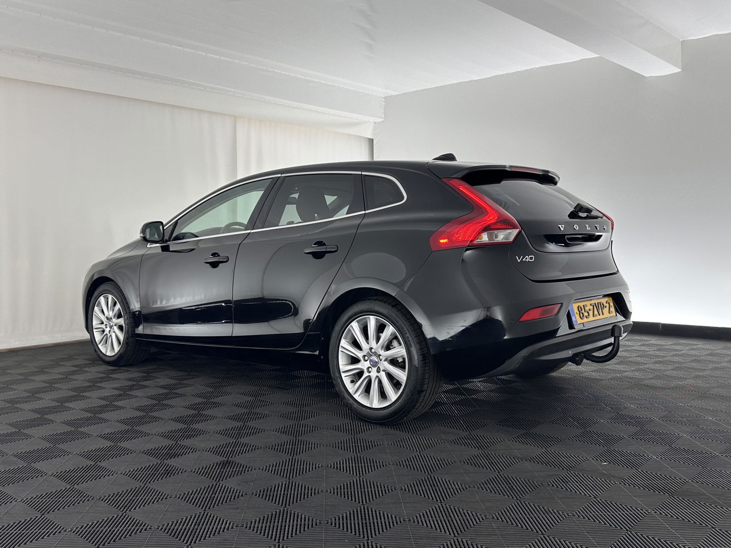 Volvo V40 1.6 D2 Summum *FULL-LEATHER | XENON | NAVI-FULLMAP | CAMERA | COMFORT/HEATED-SEATS | 17''ALU | TOWBAR*
