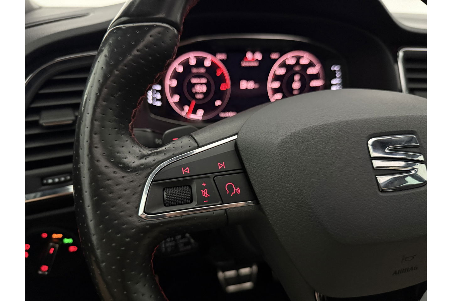 SEAT Ateca 1.5 TSI FR 150PK 360 Camera Pano LED Virtual Trekhaak Sfeer Navi Clima Cruise Carplay 18"LMV