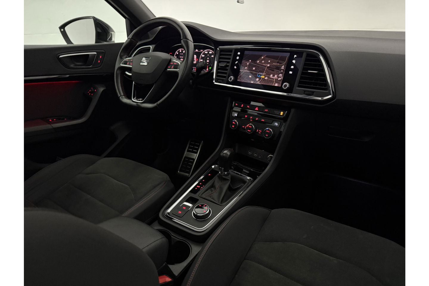 SEAT Ateca 1.5 TSI FR 150PK 360 Camera Pano LED Virtual Trekhaak Sfeer Navi Clima Cruise Carplay 18"LMV