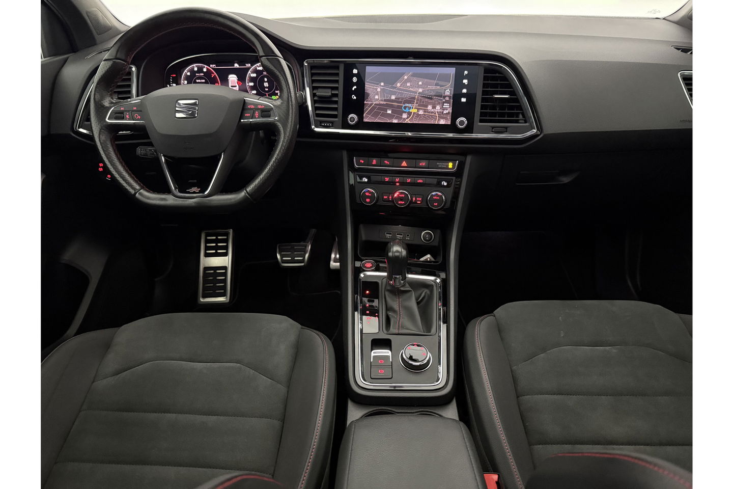 SEAT Ateca 1.5 TSI FR 150PK 360 Camera Pano LED Virtual Trekhaak Sfeer Navi Clima Cruise Carplay 18"LMV