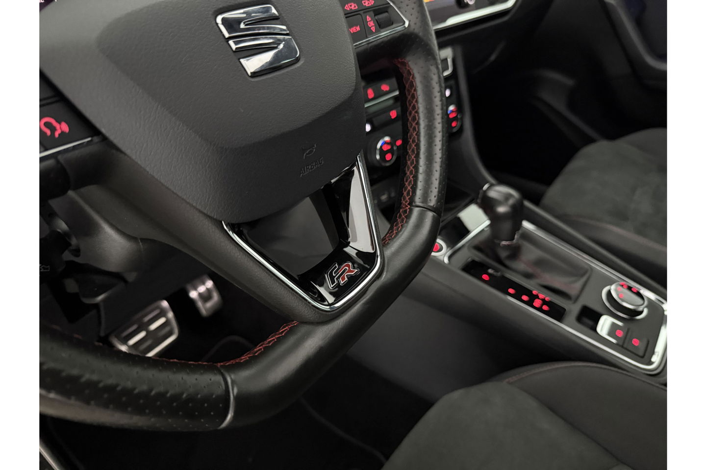 SEAT Ateca 1.5 TSI FR 150PK 360 Camera Pano LED Virtual Trekhaak Sfeer Navi Clima Cruise Carplay 18"LMV