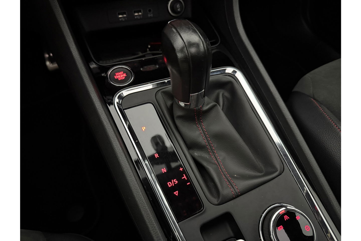 SEAT Ateca 1.5 TSI FR 150PK 360 Camera Pano LED Virtual Trekhaak Sfeer Navi Clima Cruise Carplay 18"LMV