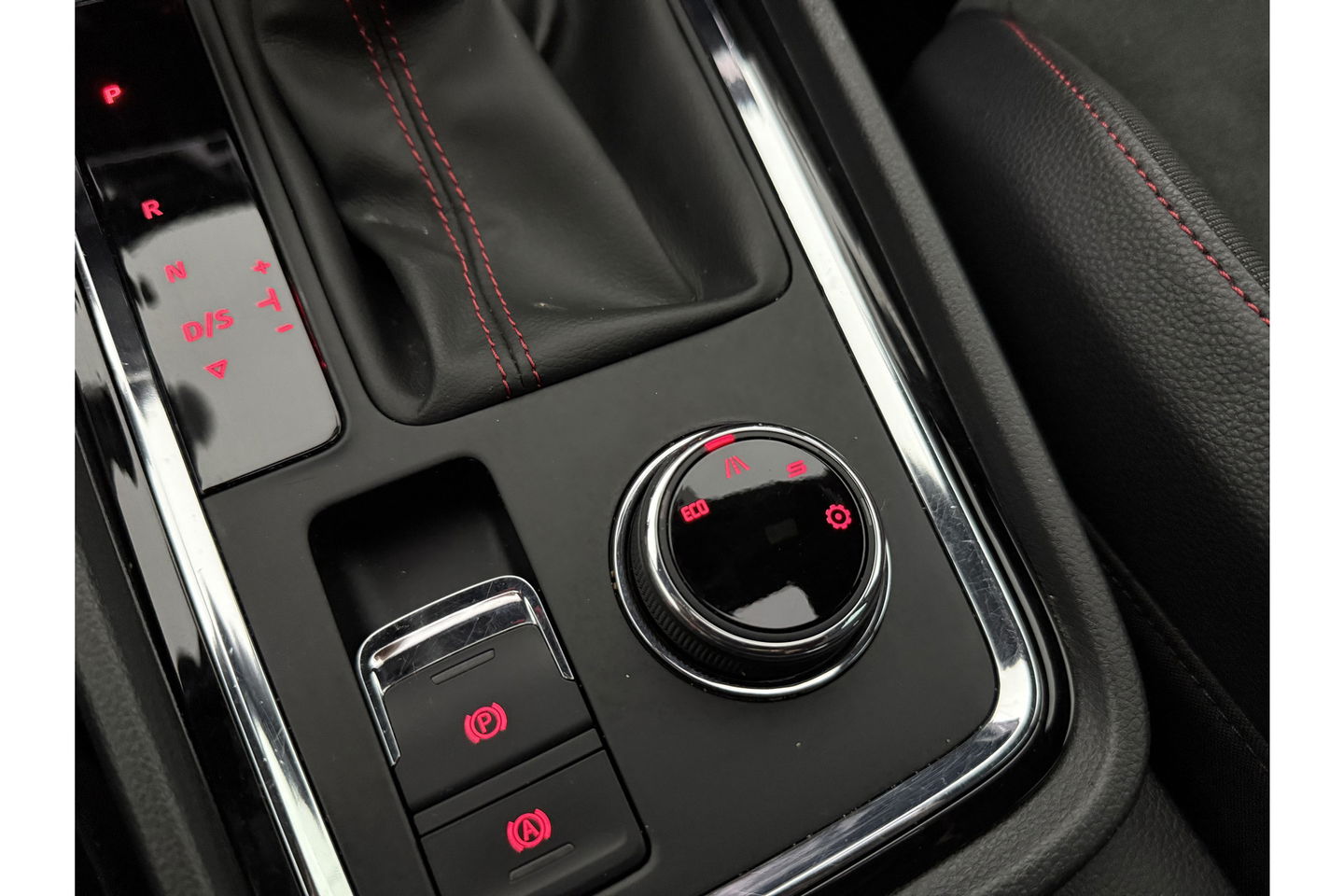 SEAT Ateca 1.5 TSI FR 150PK 360 Camera Pano LED Virtual Trekhaak Sfeer Navi Clima Cruise Carplay 18"LMV