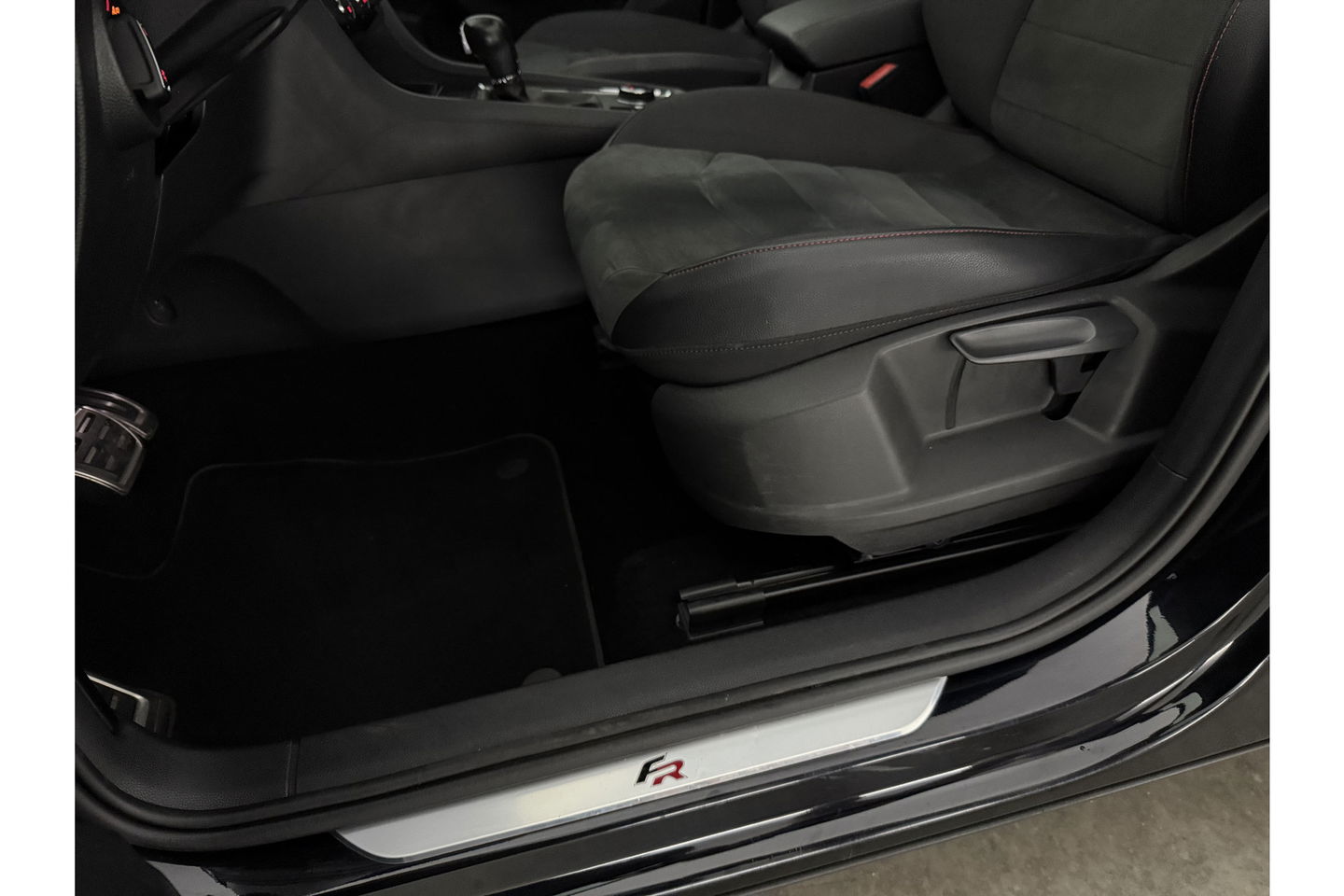 SEAT Ateca 1.5 TSI FR 150PK 360 Camera Pano LED Virtual Trekhaak Sfeer Navi Clima Cruise Carplay 18"LMV