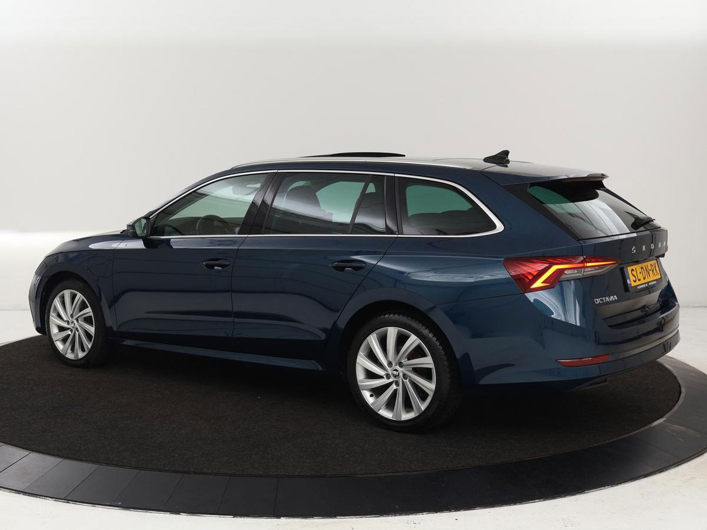 Škoda Octavia 1.4 TSI iV PHEV Edition Plus | Panoramadak | Stoelverwarming | Head-Up | Adaptive cruise | Camera | Virtual Cockpit | Canton Sound