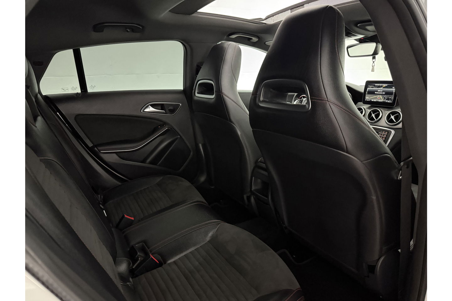 Mercedes-Benz CLA-Klasse 200 AMG Pano LED Sfeerverlichting Navi Carplay Cruise PDC 19"LMV