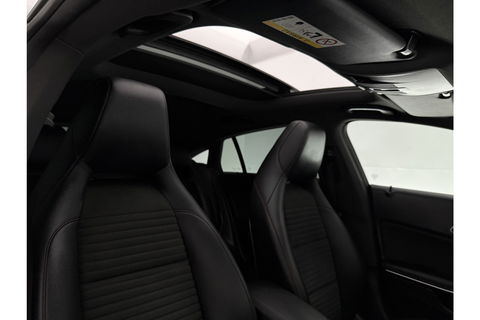 Mercedes-Benz CLA-Klasse 200 AMG Pano LED Sfeerverlichting Navi Carplay Cruise PDC 19"LMV