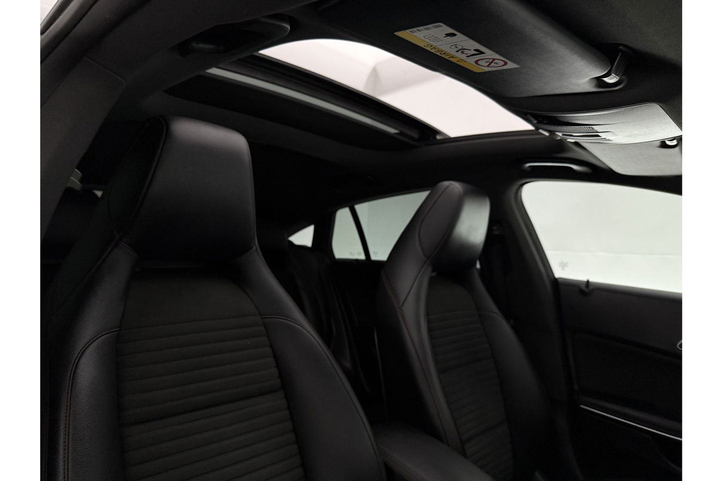 Mercedes-Benz CLA-Klasse 200 AMG Pano LED Sfeerverlichting Navi Carplay Cruise PDC 19"LMV