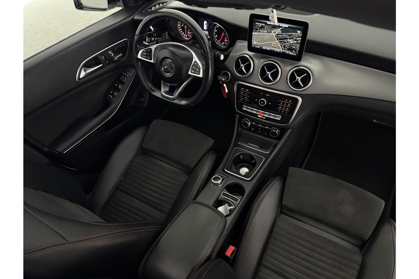 Mercedes-Benz CLA-Klasse 200 AMG Pano LED Sfeerverlichting Navi Carplay Cruise PDC 19"LMV