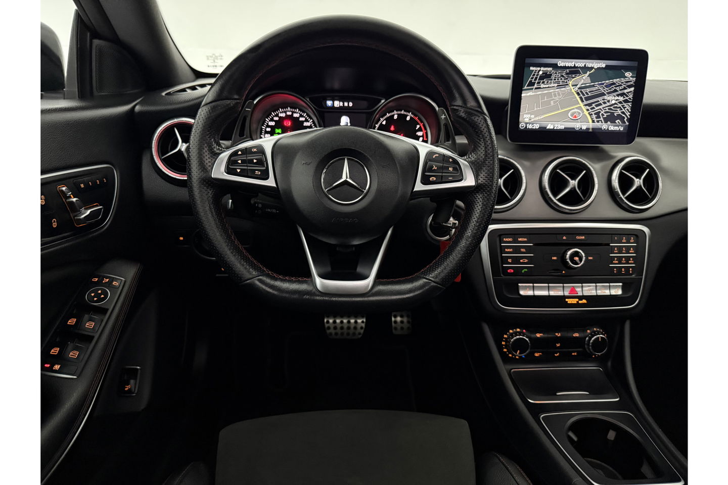 Mercedes-Benz CLA-Klasse 200 AMG Pano LED Sfeerverlichting Navi Carplay Cruise PDC 19"LMV