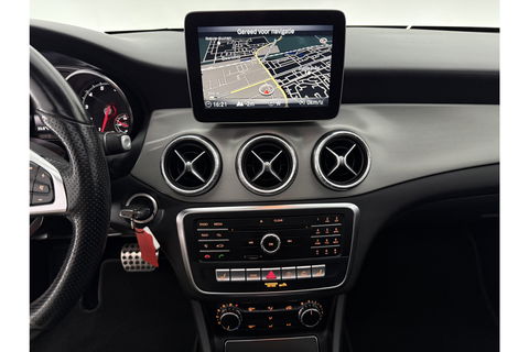 Mercedes-Benz CLA-Klasse 200 AMG Pano LED Sfeerverlichting Navi Carplay Cruise PDC 19"LMV