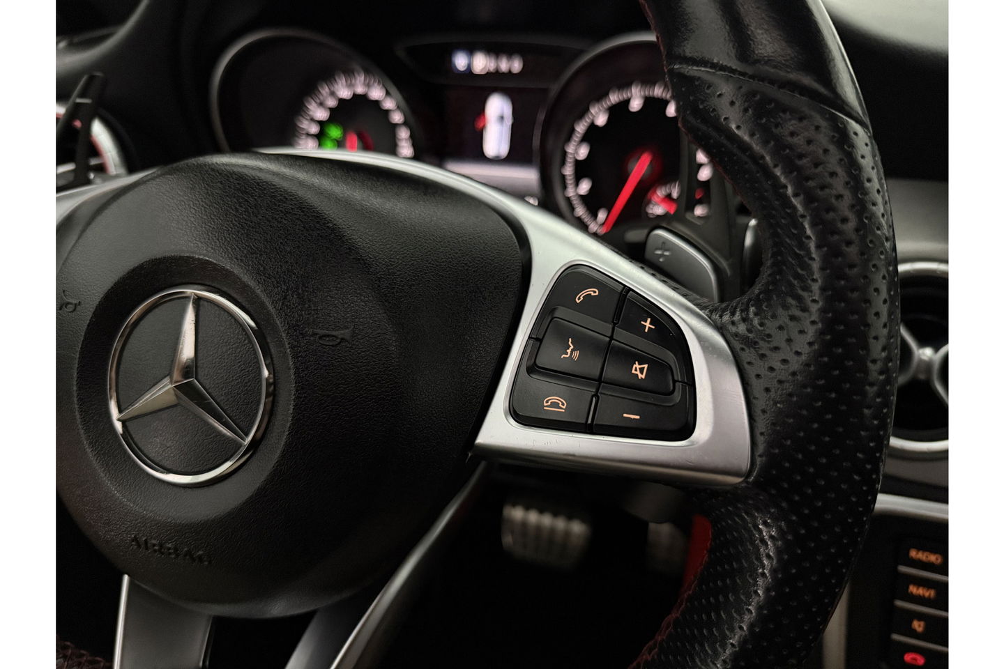 Mercedes-Benz CLA-Klasse 200 AMG Pano LED Sfeerverlichting Navi Carplay Cruise PDC 19"LMV