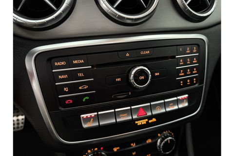 Mercedes-Benz CLA-Klasse 200 AMG Pano LED Sfeerverlichting Navi Carplay Cruise PDC 19"LMV