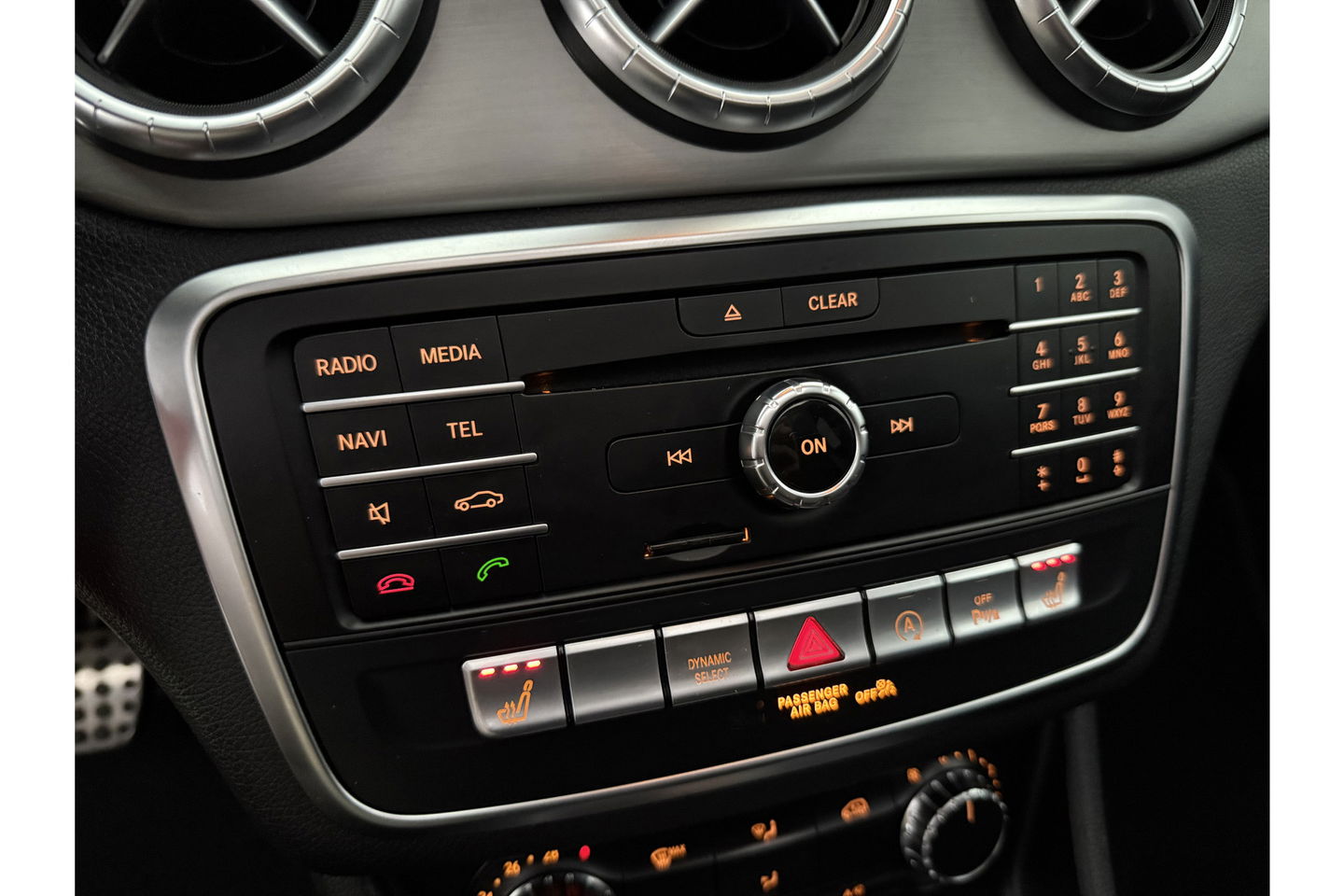 Mercedes-Benz CLA-Klasse 200 AMG Pano LED Sfeerverlichting Navi Carplay Cruise PDC 19"LMV