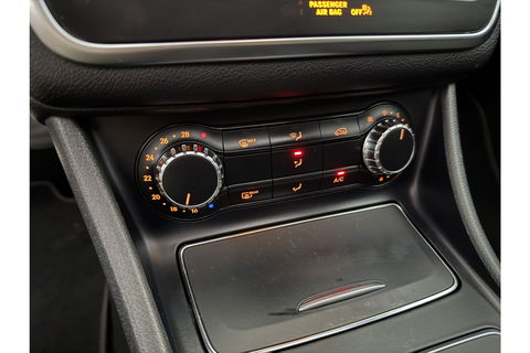 Mercedes-Benz CLA-Klasse 200 AMG Pano LED Sfeerverlichting Navi Carplay Cruise PDC 19"LMV
