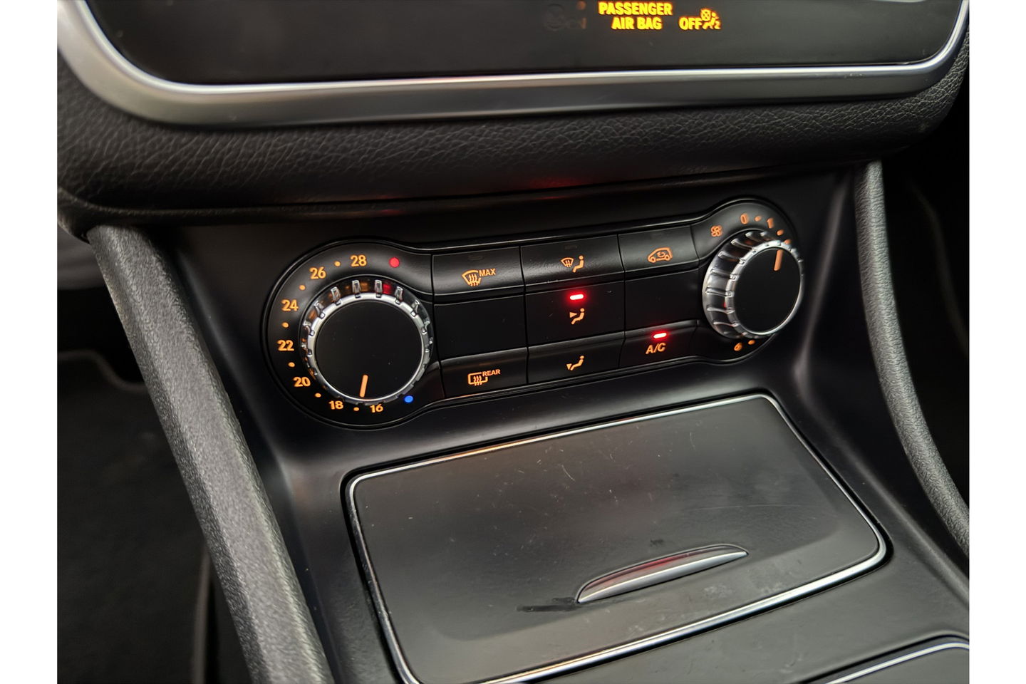 Mercedes-Benz CLA-Klasse 200 AMG Pano LED Sfeerverlichting Navi Carplay Cruise PDC 19"LMV
