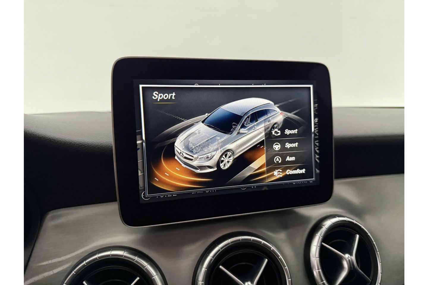 Mercedes-Benz CLA-Klasse 200 AMG Pano LED Sfeerverlichting Navi Carplay Cruise PDC 19"LMV