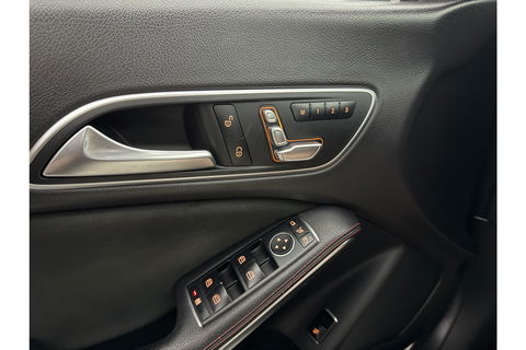 Mercedes-Benz CLA-Klasse 200 AMG Pano LED Sfeerverlichting Navi Carplay Cruise PDC 19"LMV