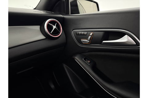 Mercedes-Benz CLA-Klasse 200 AMG Pano LED Sfeerverlichting Navi Carplay Cruise PDC 19"LMV
