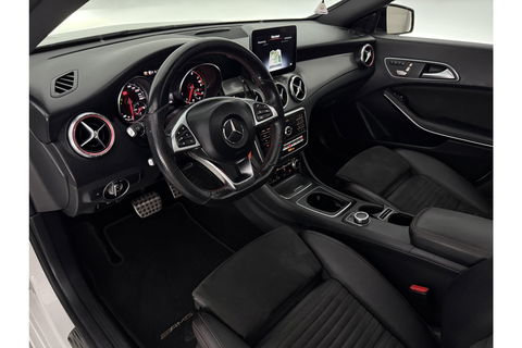 Mercedes-Benz CLA-Klasse 200 AMG Pano LED Sfeerverlichting Navi Carplay Cruise PDC 19"LMV