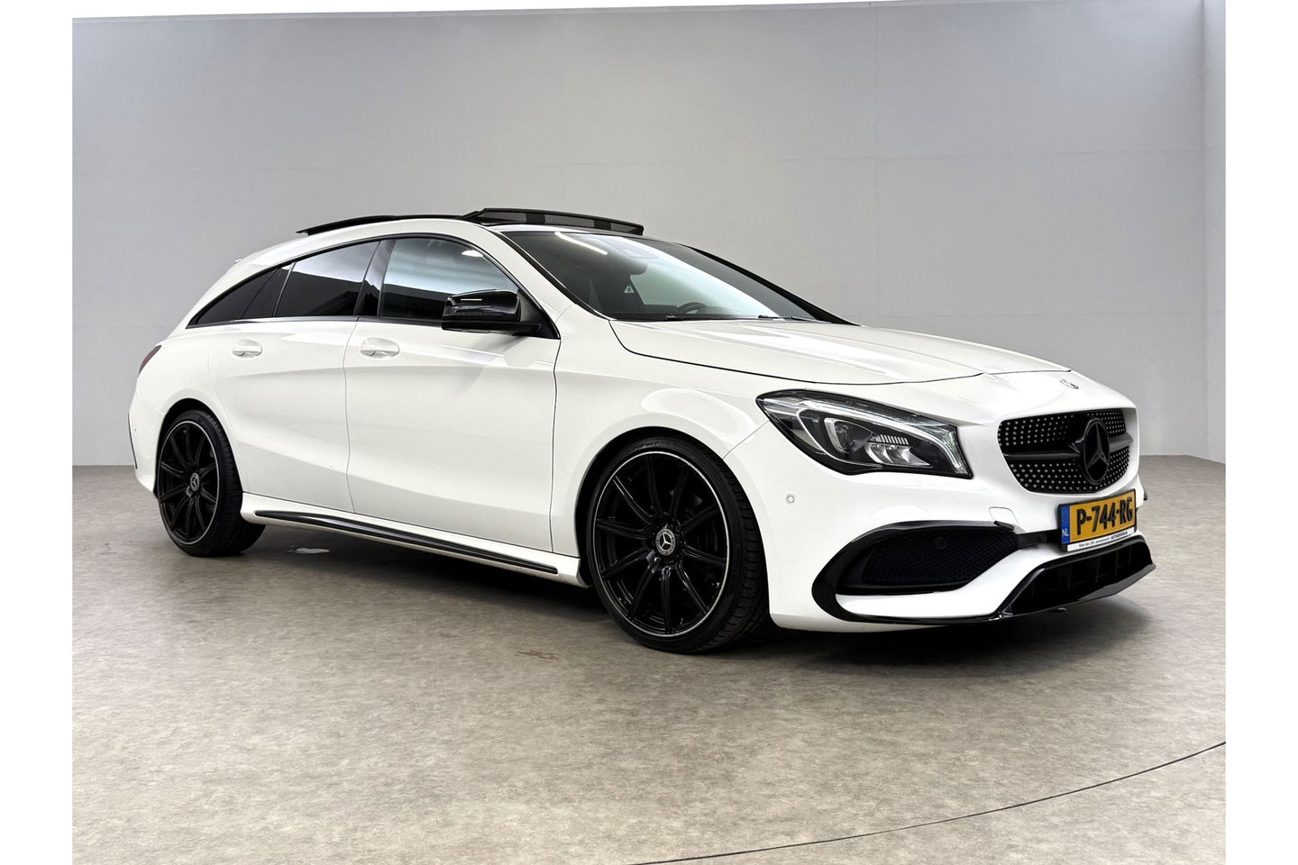 Mercedes-Benz CLA-Klasse 200 AMG Pano LED Sfeerverlichting Navi Carplay Cruise PDC 19"LMV