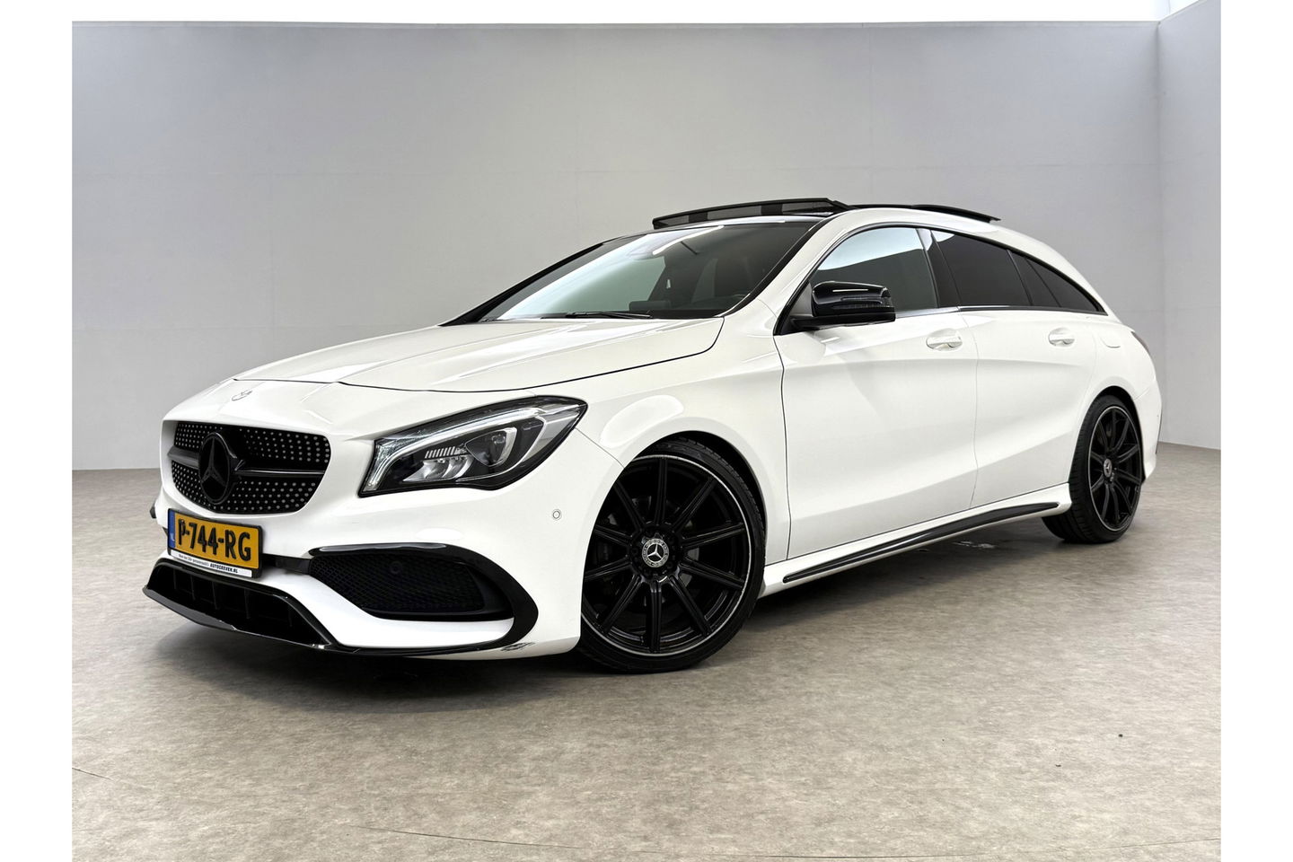 Mercedes-Benz CLA-Klasse 200 AMG Pano LED Sfeerverlichting Navi Carplay Cruise PDC 19"LMV