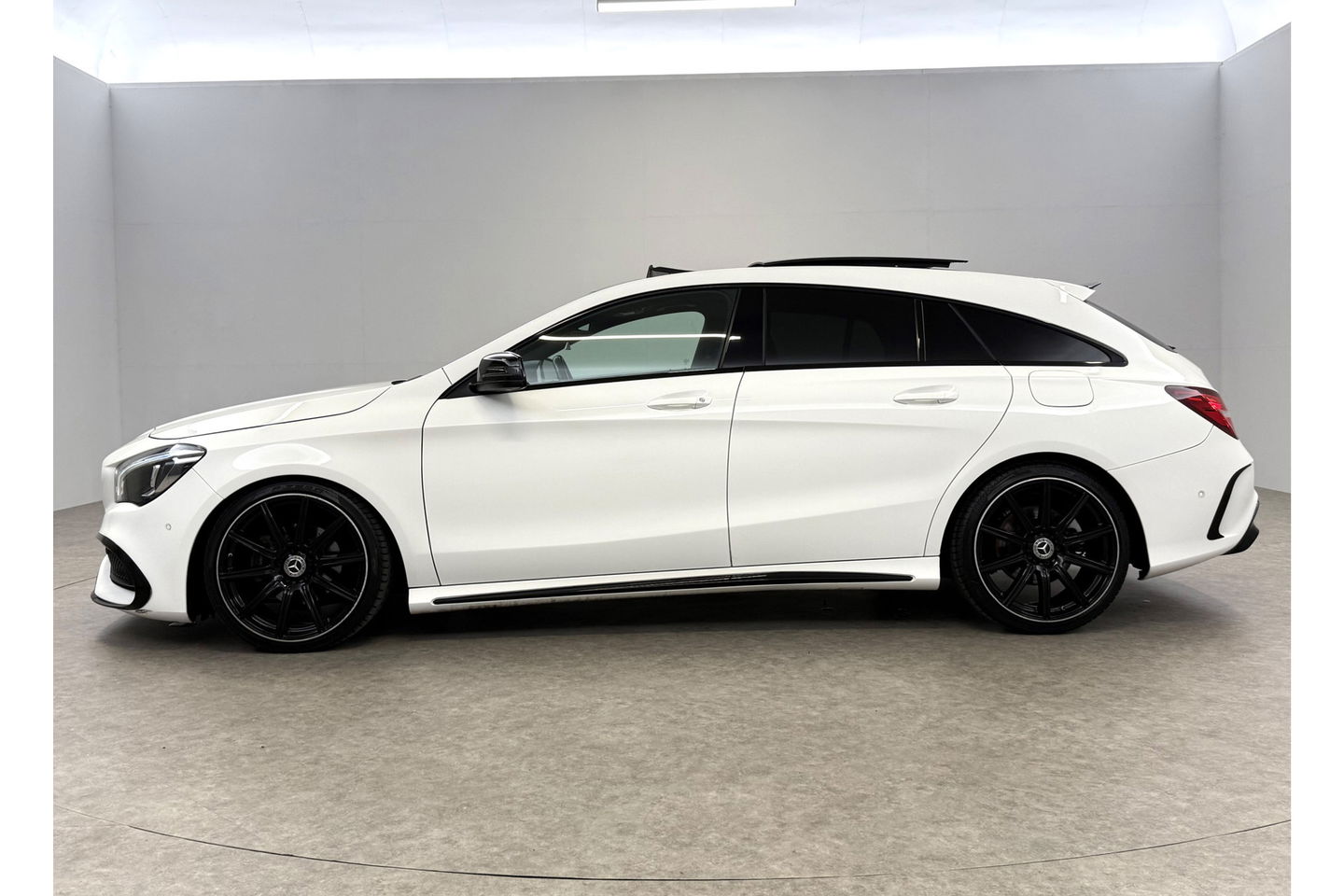 Mercedes-Benz CLA-Klasse 200 AMG Pano LED Sfeerverlichting Navi Carplay Cruise PDC 19"LMV