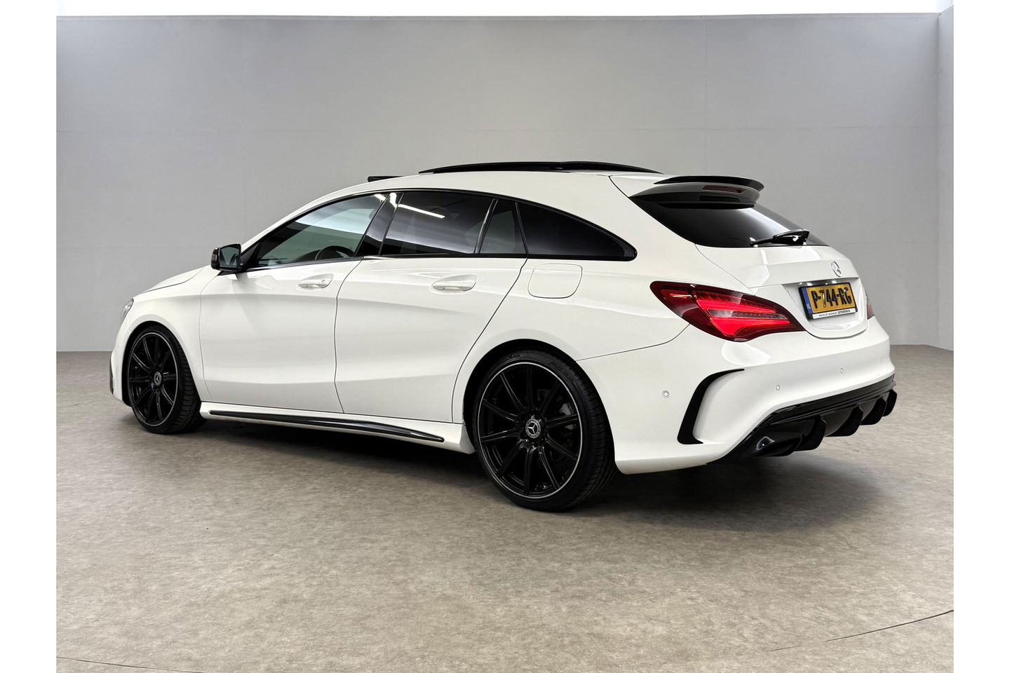 Mercedes-Benz CLA-Klasse 200 AMG Pano LED Sfeerverlichting Navi Carplay Cruise PDC 19"LMV