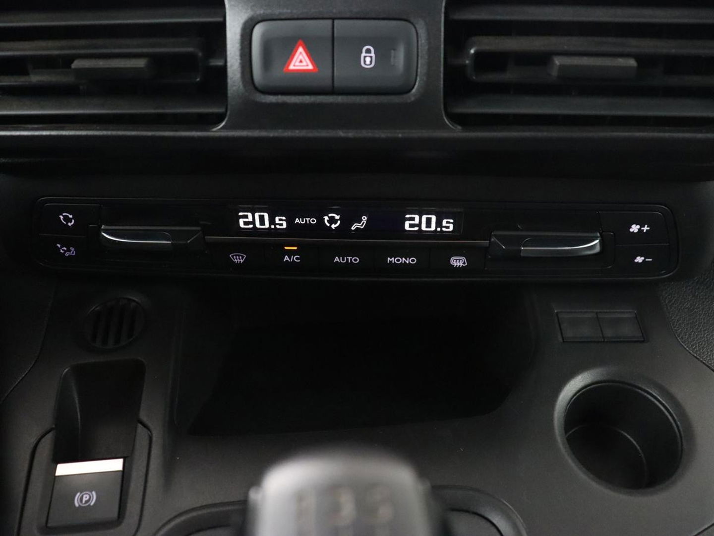 Peugeot Partner 1.5 BlueHDI Asphalt | 1e eigenaar | Carplay | Camera | Climate control | Cruise control | Parkeerhulp | Tussenschot