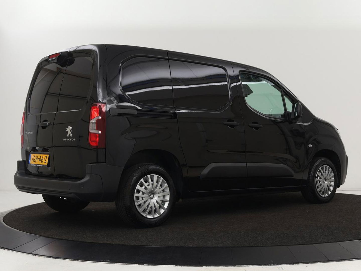 Peugeot Partner 1.5 BlueHDI Asphalt | 1e eigenaar | Carplay | Camera | Climate control | Cruise control | Parkeerhulp | Tussenschot