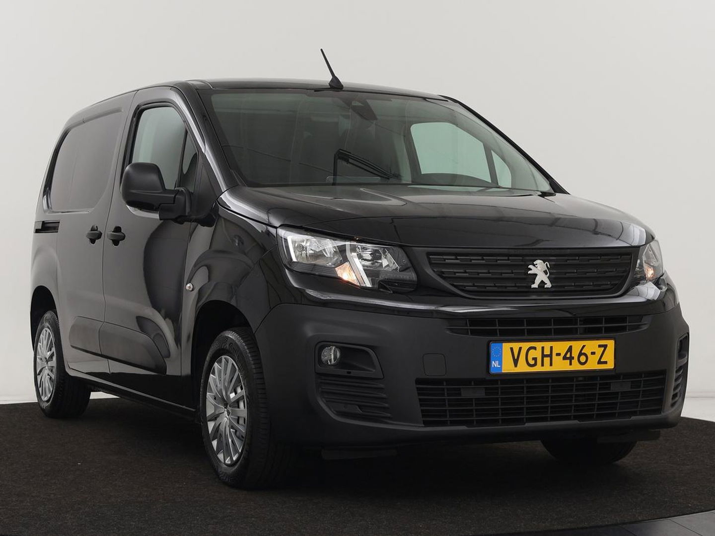 Peugeot Partner 1.5 BlueHDI Asphalt | 1e eigenaar | Carplay | Camera | Climate control | Cruise control | Parkeerhulp | Tussenschot