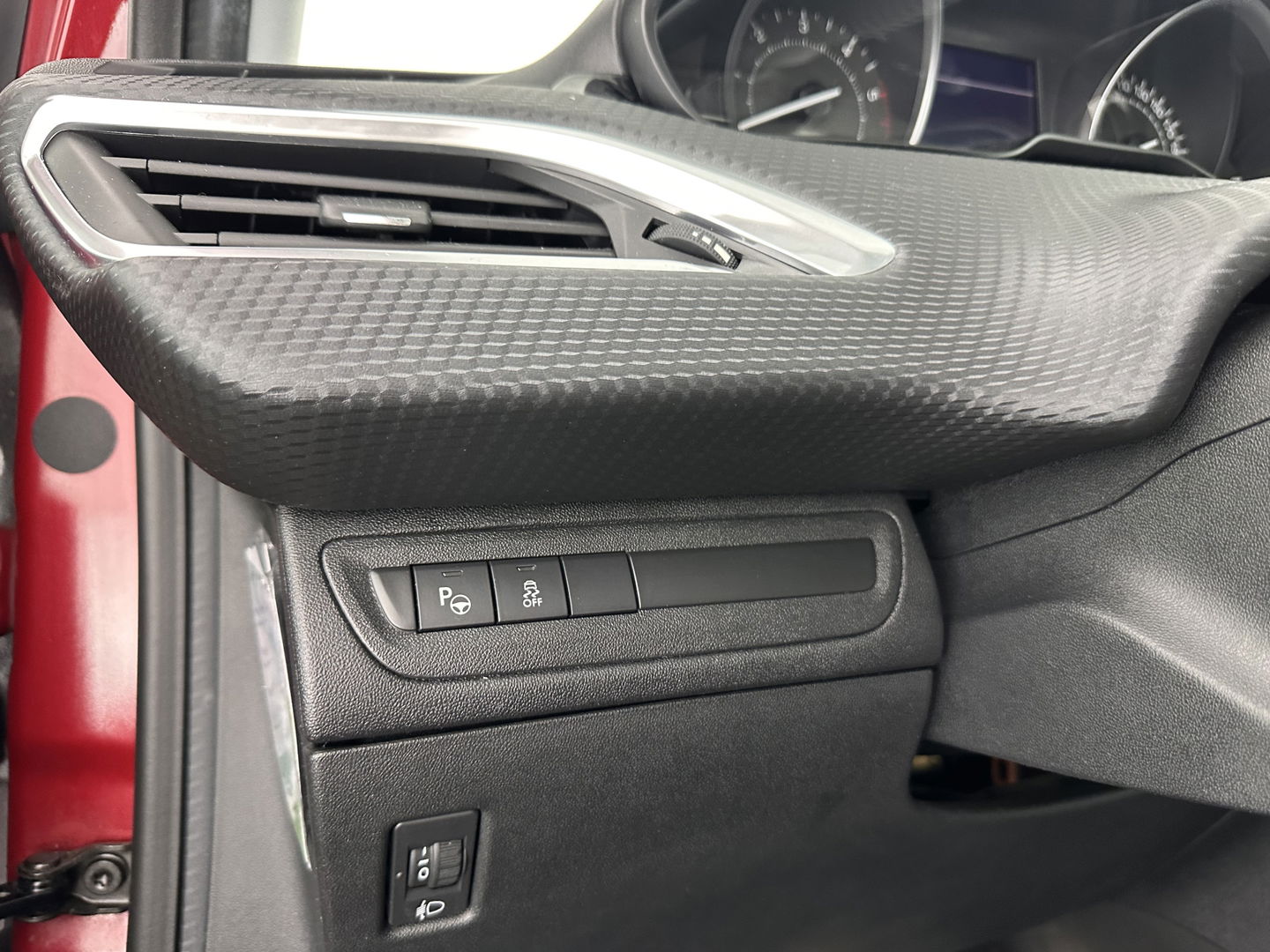 Peugeot 208 1.6 BlueHDi GT-line *PANO | 1/LEATHER | JBL-SOUND | SPORT-SEATS | NAVI-FULLMAP | CAMERA | DAB+ | 17''ALU*