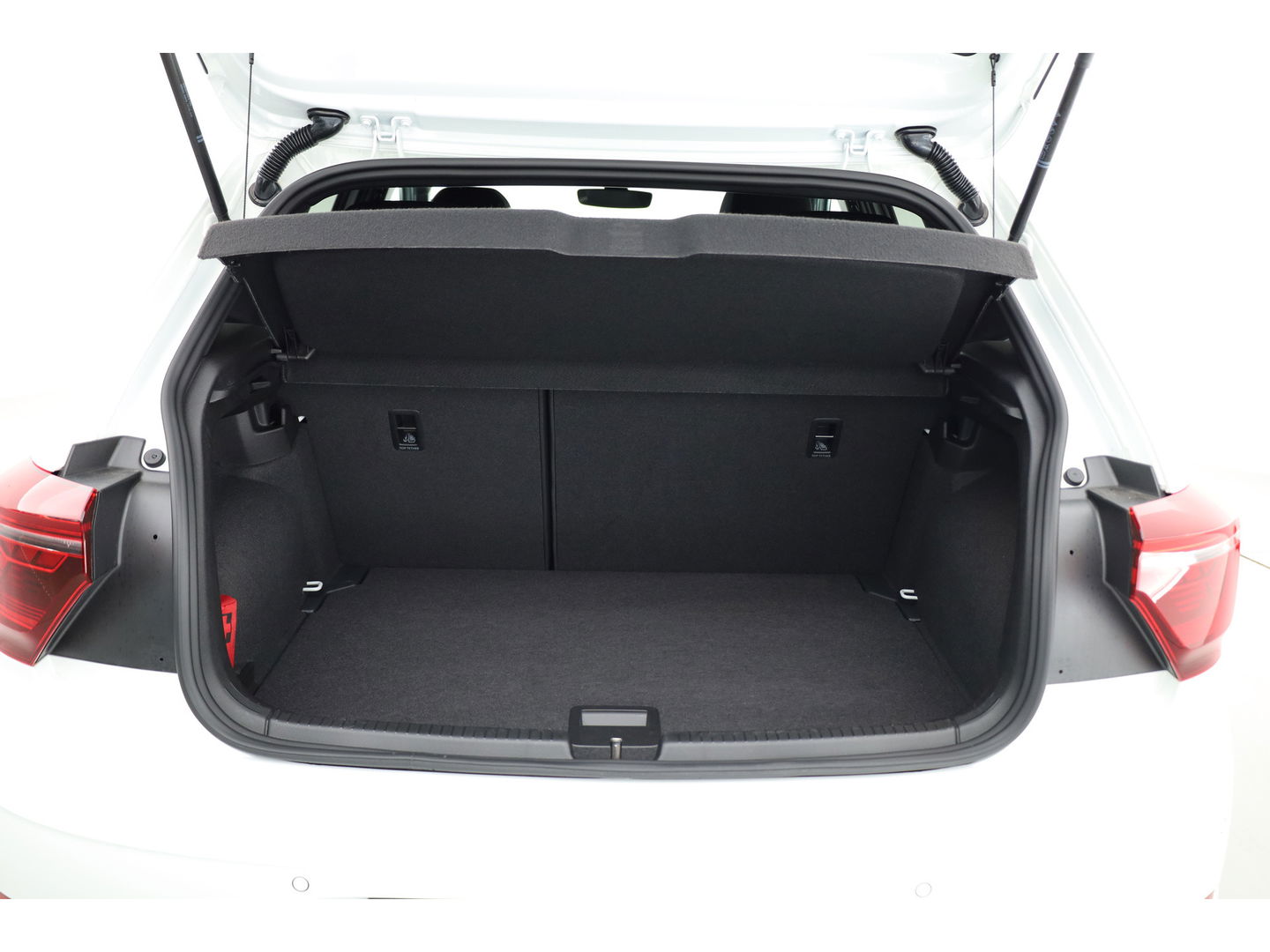 Volkswagen Polo 1.0 TSI R-Line | Navi | IQ. Light | Travel Assist | Stoelverw. | All Season | CarPlay |