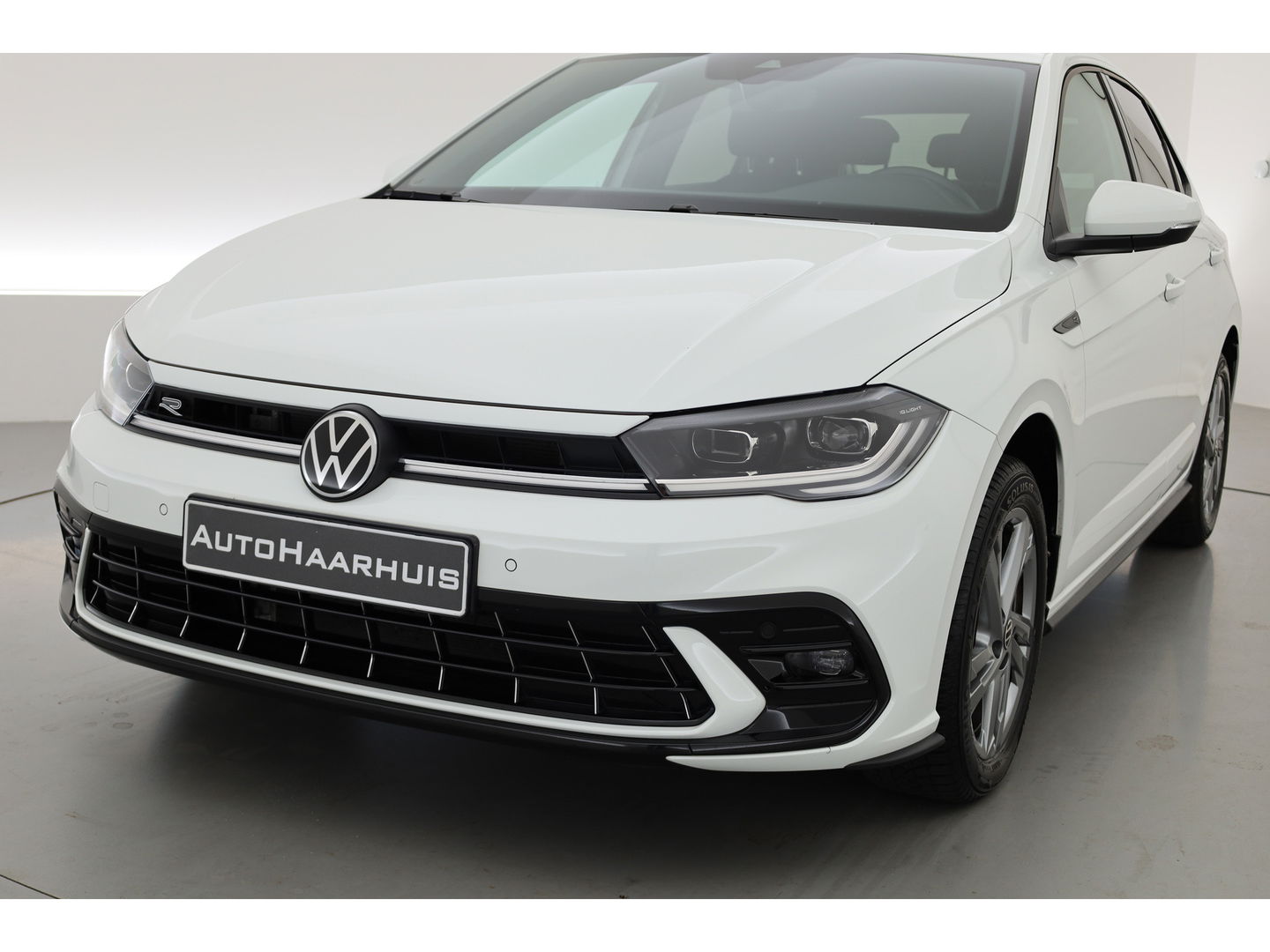 Volkswagen Polo 1.0 TSI R-Line | Navi | IQ. Light | Travel Assist | Stoelverw. | All Season | CarPlay |