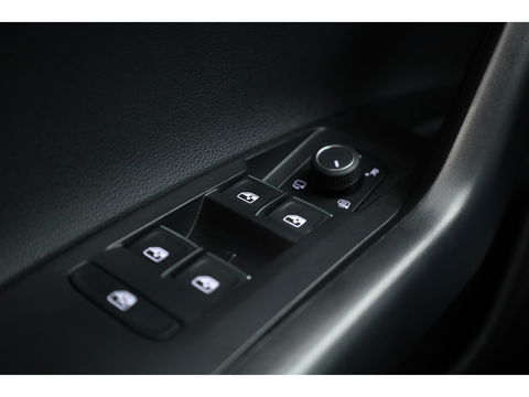 Volkswagen Polo 1.0 TSI R-Line | Navi | IQ. Light | Travel Assist | Stoelverw. | All Season | CarPlay |