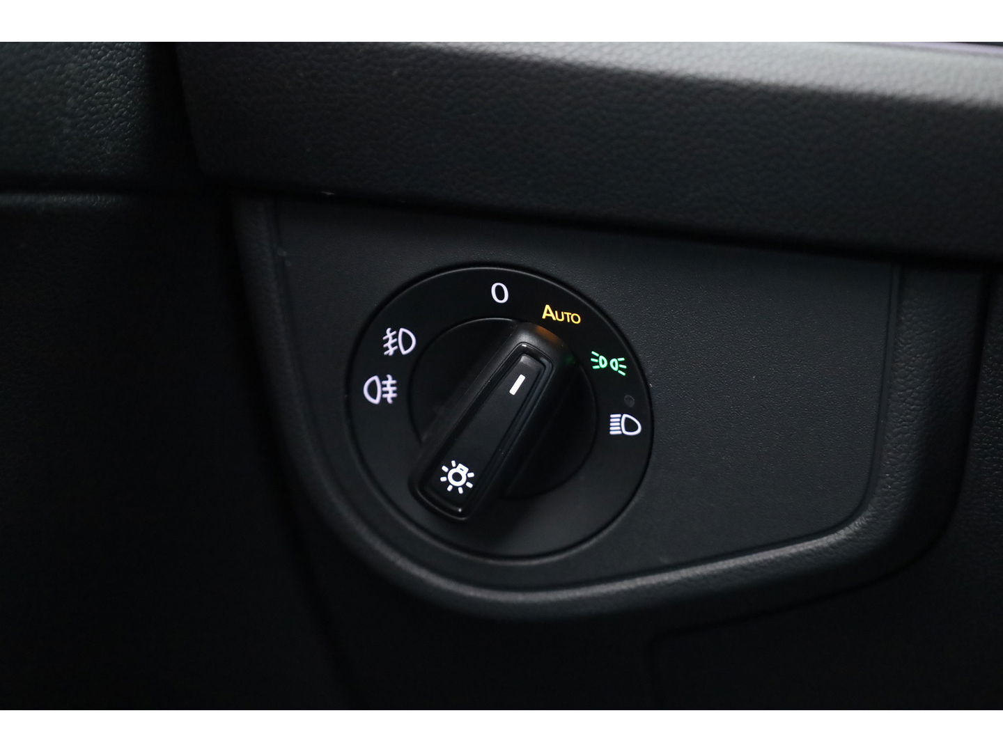 Volkswagen Polo 1.0 TSI R-Line | Navi | IQ. Light | Travel Assist | Stoelverw. | All Season | CarPlay |