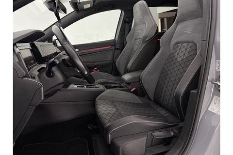 Volkswagen Golf 1.5 eTSI R-Line DSG 143PK ACC Carplay LED Pano Sfeer Camera Clima Trekhaak Navi PDC 17"LMV