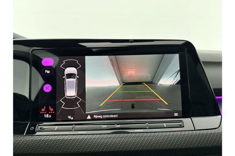 Volkswagen Golf 1.5 eTSI R-Line DSG 143PK ACC Carplay LED Pano Sfeer Camera Clima Trekhaak Navi PDC 17"LMV