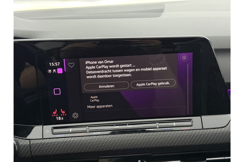 Volkswagen Golf 1.5 eTSI R-Line DSG 143PK ACC Carplay LED Pano Sfeer Camera Clima Trekhaak Navi PDC 17"LMV