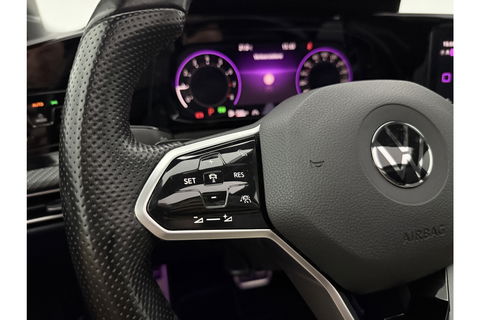 Volkswagen Golf 1.5 eTSI R-Line DSG 143PK ACC Carplay LED Pano Sfeer Camera Clima Trekhaak Navi PDC 17"LMV