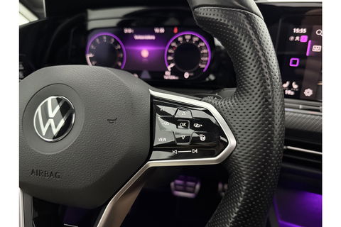 Volkswagen Golf 1.5 eTSI R-Line DSG 143PK ACC Carplay LED Pano Sfeer Camera Clima Trekhaak Navi PDC 17"LMV