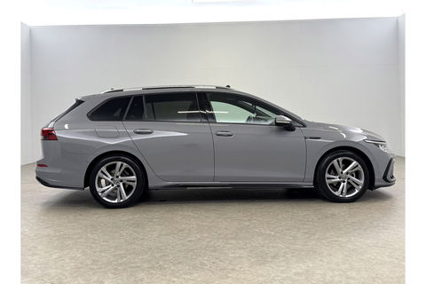 Volkswagen Golf 1.5 eTSI R-Line DSG 143PK ACC Carplay LED Pano Sfeer Camera Clima Trekhaak Navi PDC 17"LMV