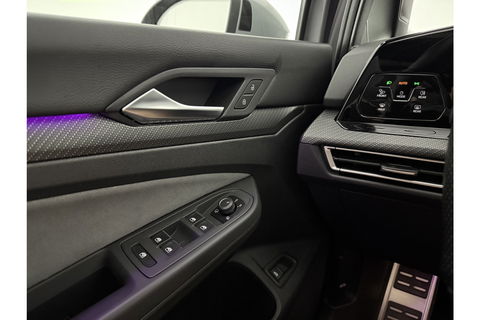 Volkswagen Golf 1.5 eTSI R-Line DSG 143PK ACC Carplay LED Pano Sfeer Camera Clima Trekhaak Navi PDC 17"LMV