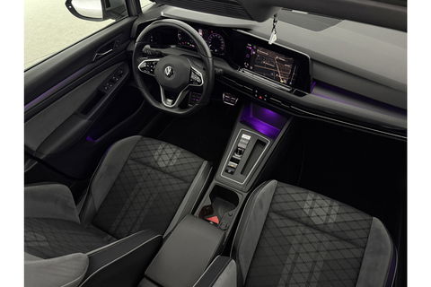 Volkswagen Golf 1.5 eTSI R-Line DSG 143PK ACC Carplay LED Pano Sfeer Camera Clima Trekhaak Navi PDC 17"LMV