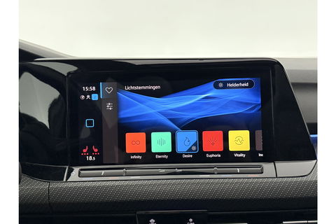 Volkswagen Golf 1.5 eTSI R-Line DSG 143PK ACC Carplay LED Pano Sfeer Camera Clima Trekhaak Navi PDC 17"LMV