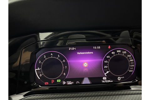 Volkswagen Golf 1.5 eTSI R-Line DSG 143PK ACC Carplay LED Pano Sfeer Camera Clima Trekhaak Navi PDC 17"LMV