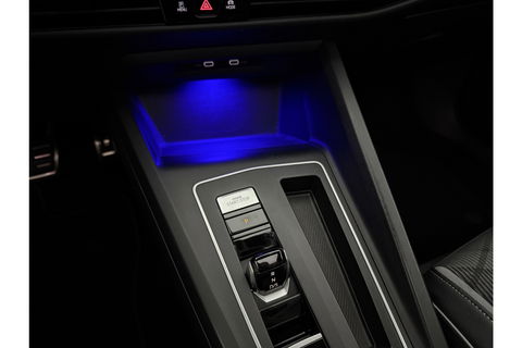 Volkswagen Golf 1.5 eTSI R-Line DSG 143PK ACC Carplay LED Pano Sfeer Camera Clima Trekhaak Navi PDC 17"LMV