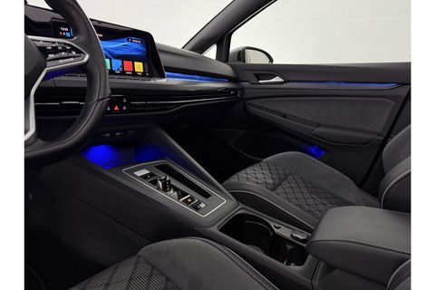 Volkswagen Golf 1.5 eTSI R-Line DSG 143PK ACC Carplay LED Pano Sfeer Camera Clima Trekhaak Navi PDC 17"LMV