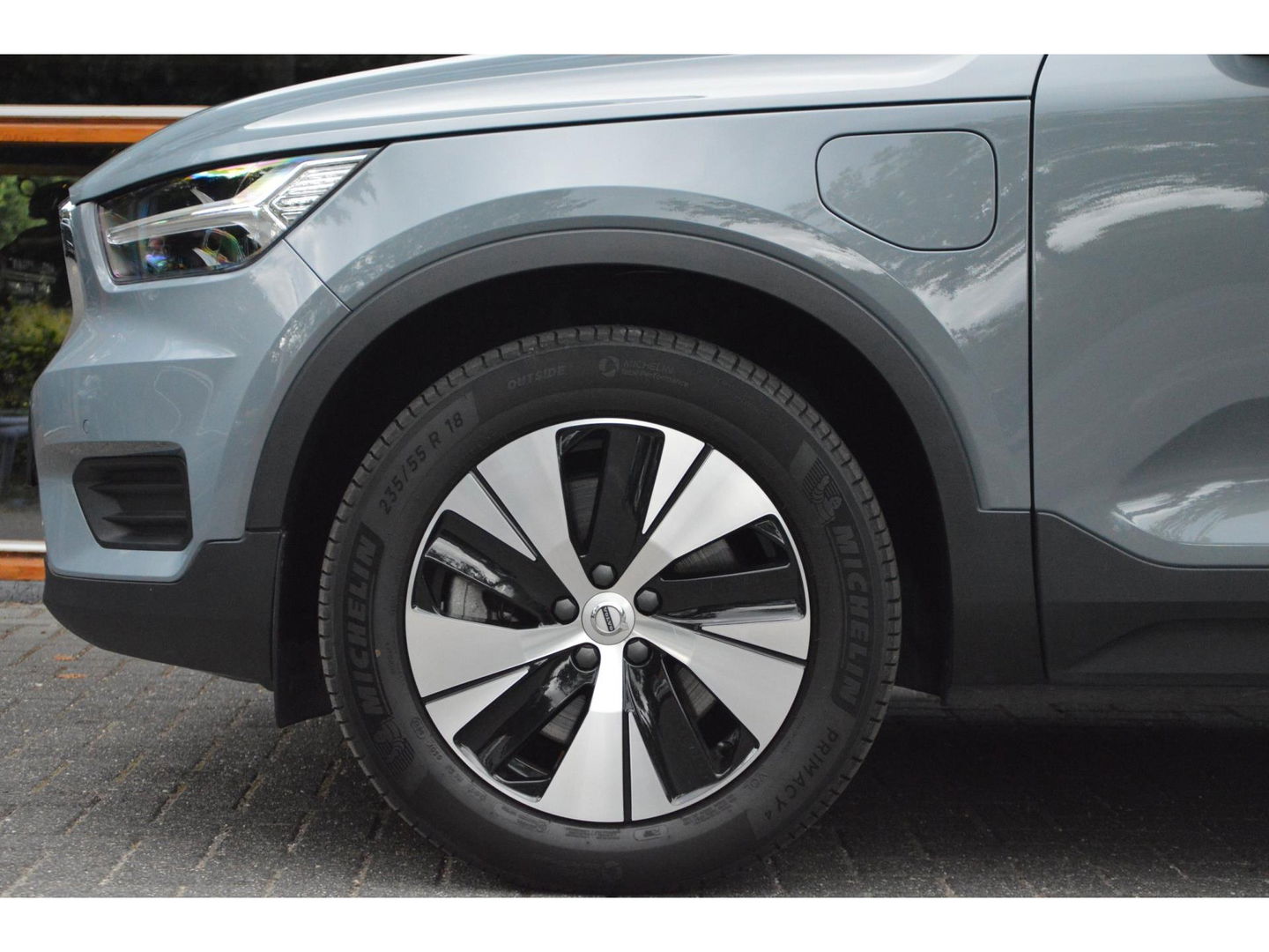Volvo XC40 T4 Hybride Inscription | Camera | Stoel + Stuur Verwarmd | Apple CarPlay | Parkeersensoren | Dealer Onderhouden |